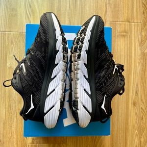 Hoka sneakers gavioti